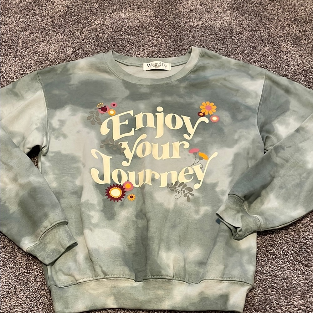Wound Up size small 3-5 crew neck Green Tie-Dye Sweater positivity